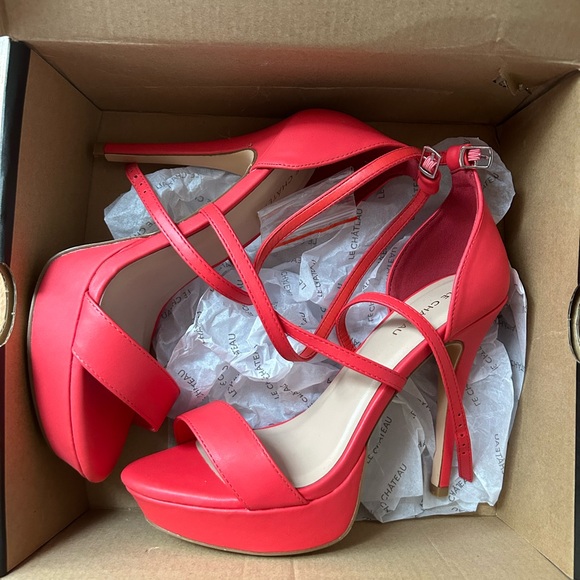 Red strappy Le Chateau heels BNIB - Picture 2 of 7